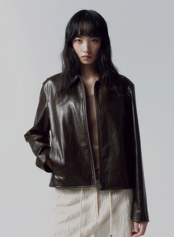 인사일런스 우먼