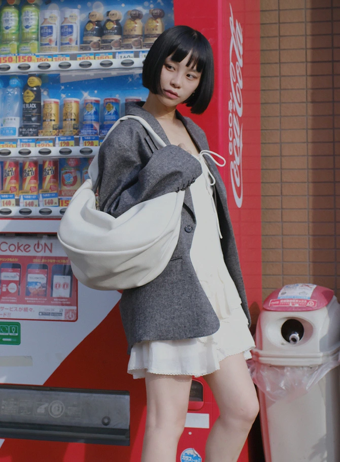 올겨울 아우터엔
이 가방이 정답