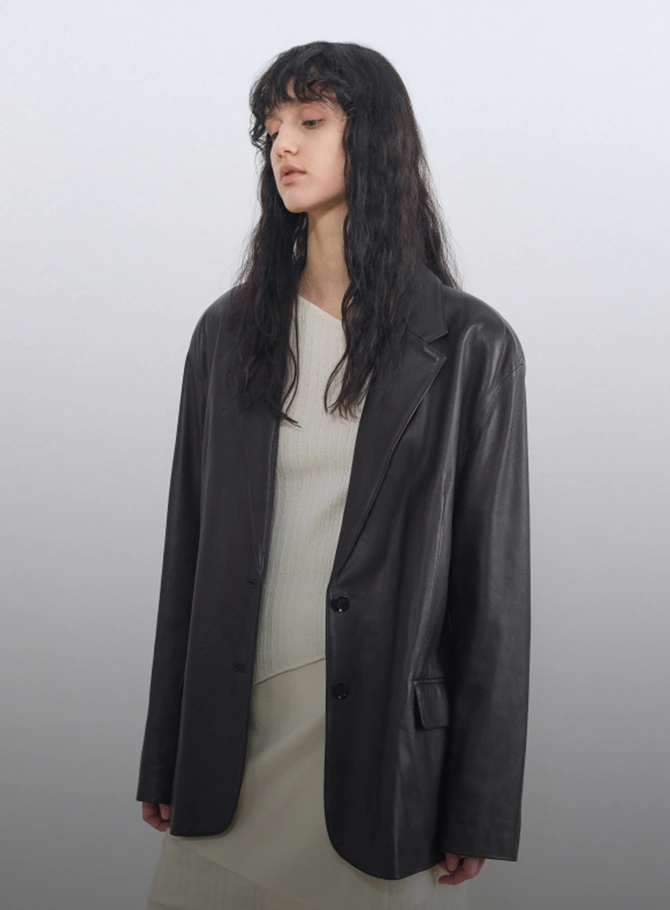 인사일런스 우먼