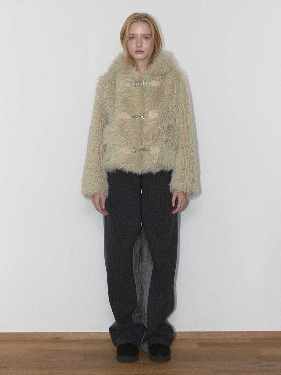 MUSINSA公式 | ASURA FLUFFY HOOD FUR JACKET (BEIGE)
