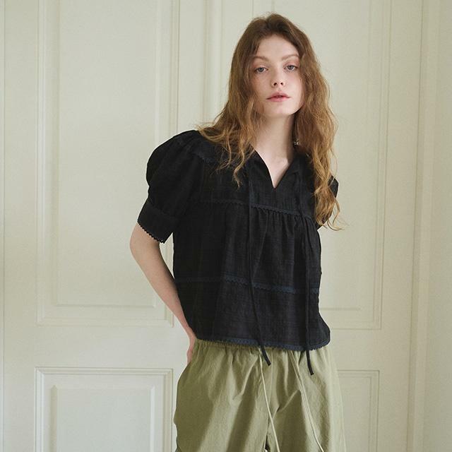 RIBBON LACE BLOUSE black 하고