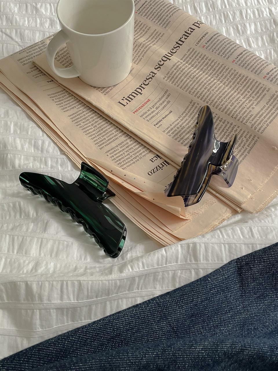 dolphin hair clip (2 color) - HAGO(하고)