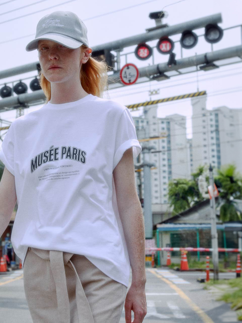 DUPLEX Musee Paris Standard Fit T-Shirt_Whte - 하고 DUPLEX Musee Paris Standard Fit T-Shirt_Whte