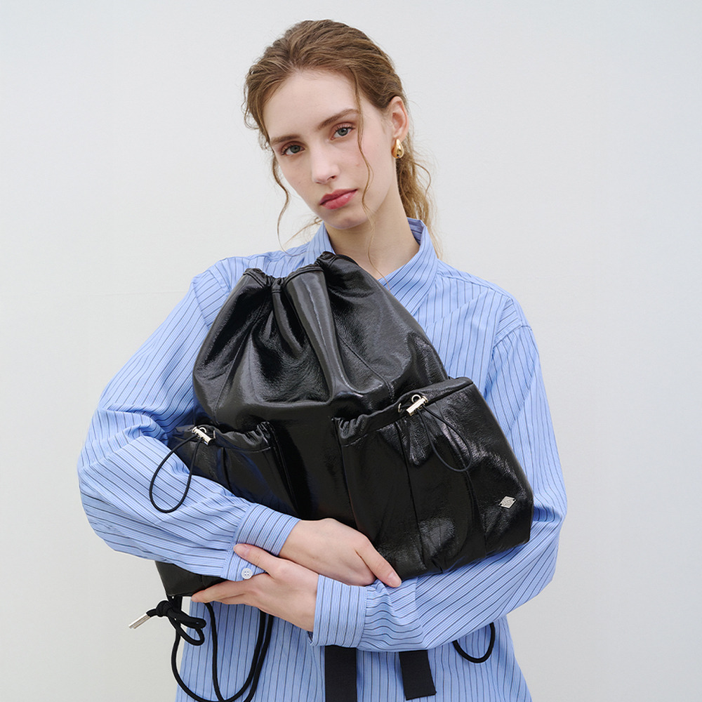[25%쿠폰]DIA POCKET VEGAN LEATHER CROSS BACK PACK BLACK - HAGO(하고)