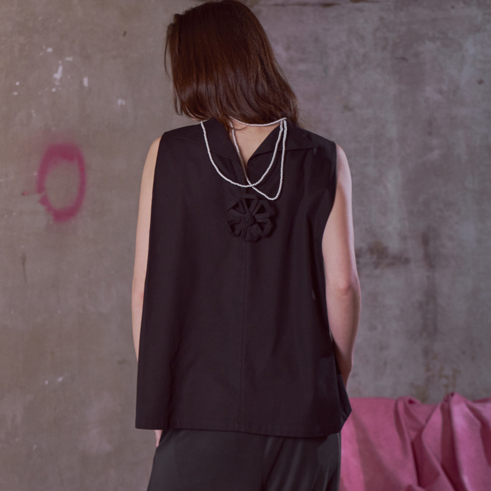 HAAKO Sleeveless Side Zip Detail Top Black