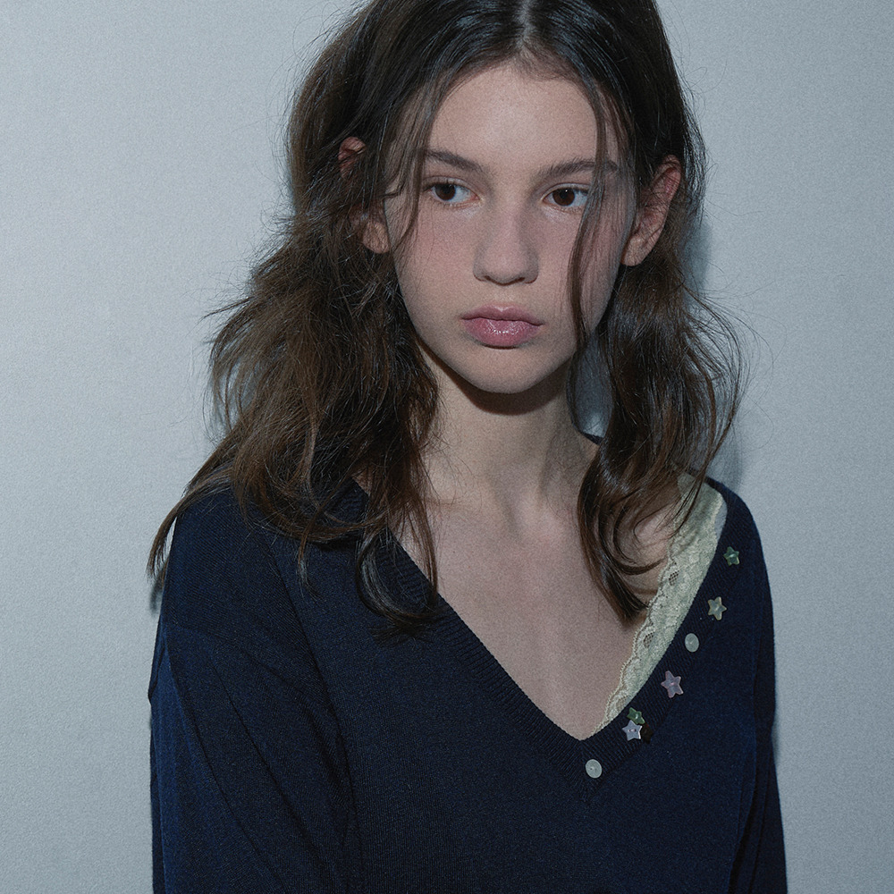 [25%쿠폰]DEEP V-NECK BUTTON PULLOVER (NAVY) - HAGO(하고)